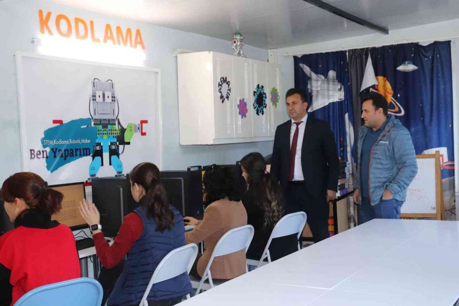 Alanya’nın Tek Köy Yaşam Merkezinde Öğrenci Ve Veliler Birlikte Eğitim Alıyor