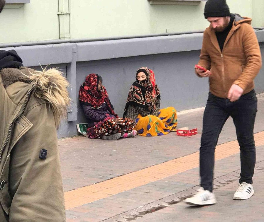 Neşe İçinde Dilencilik