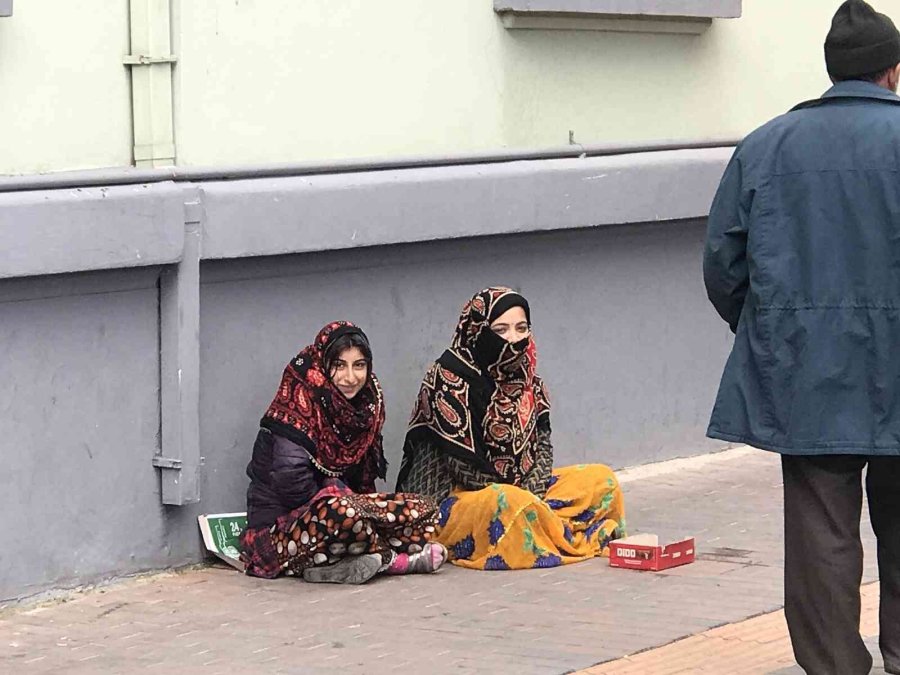 Neşe İçinde Dilencilik