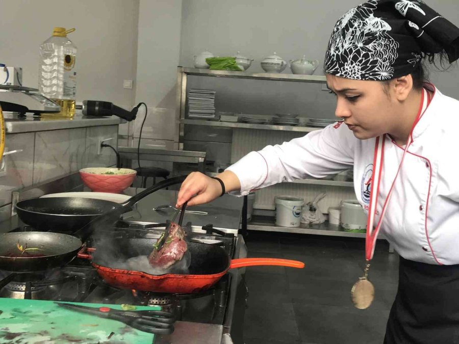 Bir Altın Da Okul Müdüründen