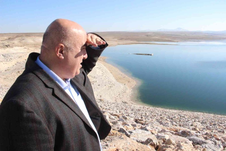 Karaman’da Yağışsız Geçen Günler Çiftçiyi Yeraltı Suyuna Yönlendiriyor