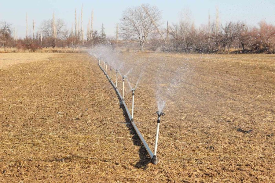 Karaman’da Yağışsız Geçen Günler Çiftçiyi Yeraltı Suyuna Yönlendiriyor