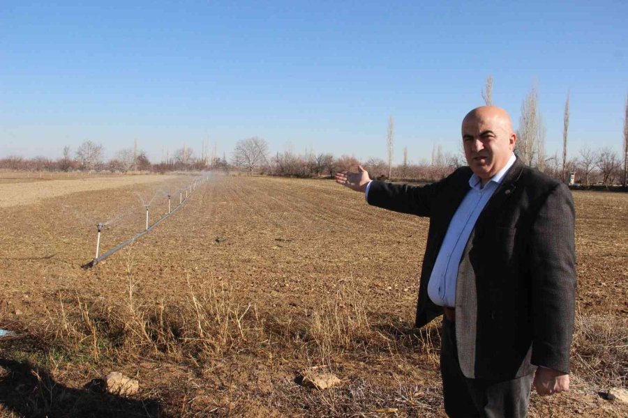 Karaman’da Yağışsız Geçen Günler Çiftçiyi Yeraltı Suyuna Yönlendiriyor