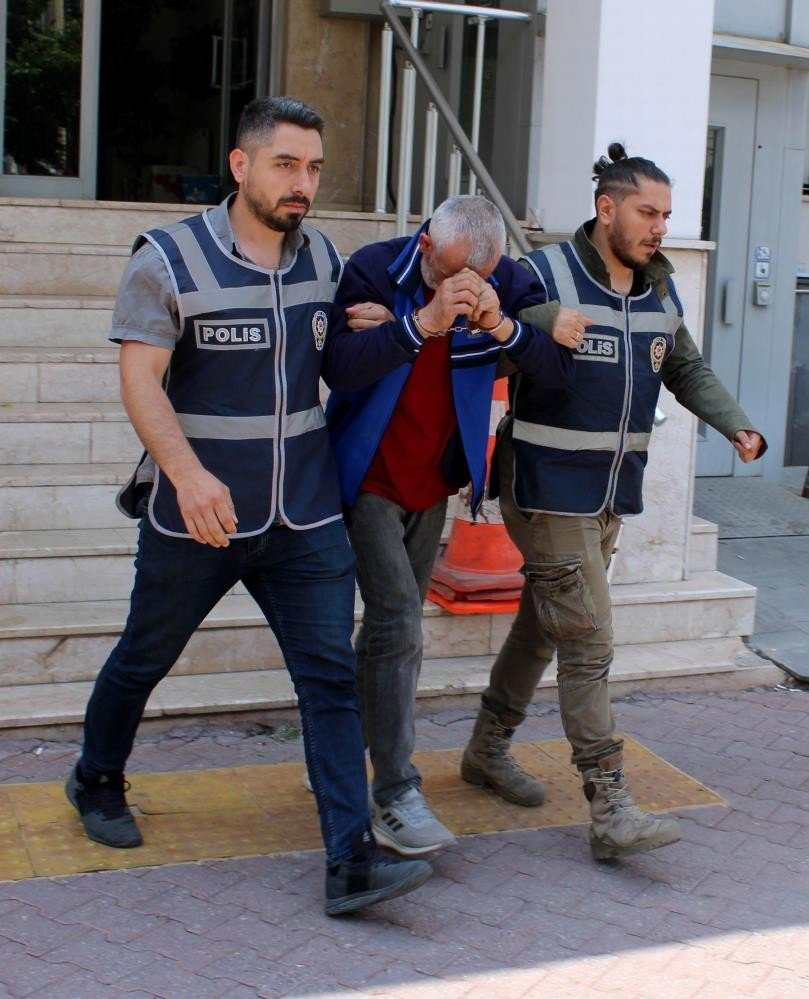 Derin Dondurucudan, Bazadan, Havalandırma Boşluğunda, Özel Bölmede Ve Tünelde Suçlu Çıktı