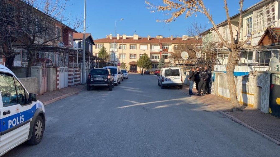 76 Yaşındaki Kadın Evinde Ölü Bulundu