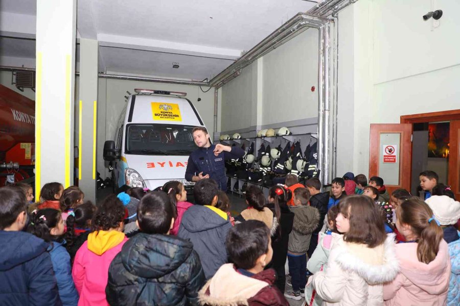 Minik Öğrenciler Konya İtfaiyesi’nde Yangın Bilinci Kazanıyor
