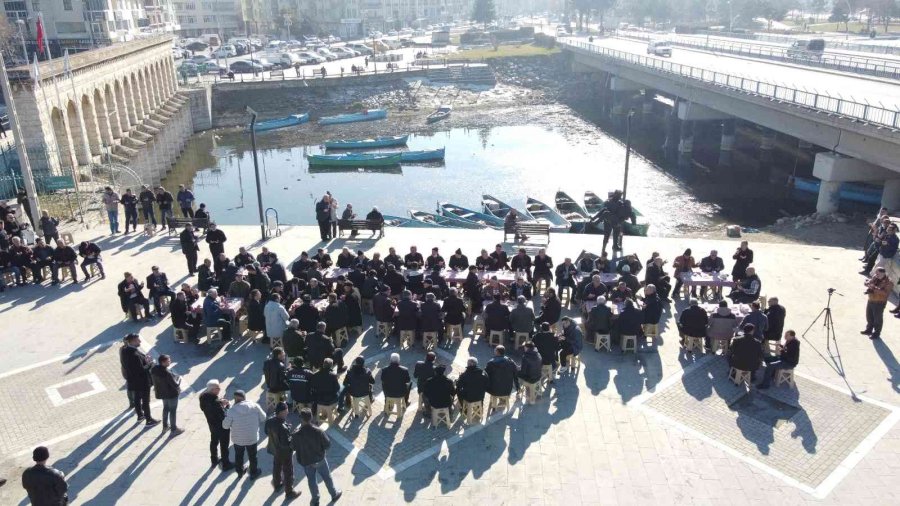 Balıkçılar Beyşehir Gölü Kıyısında Kar Ve Yağmur İçin Dua Etti