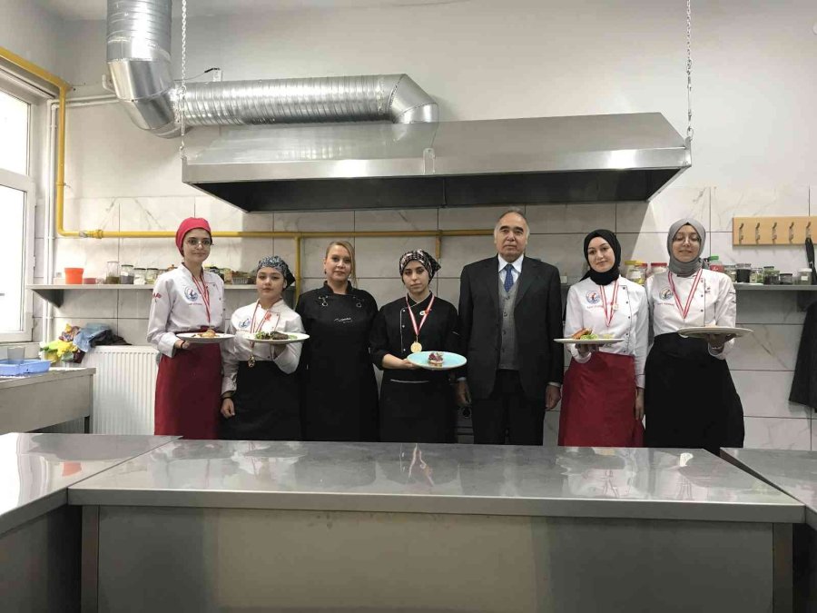 Bir Altın Da Okul Müdüründen