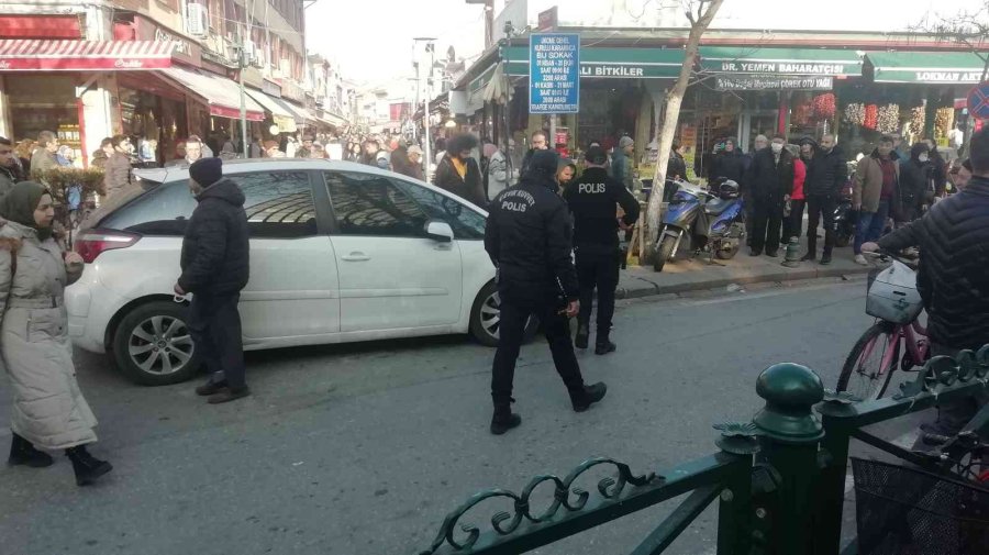 Duyarsız Sürücü Ambulansın Yolunu Kapattı