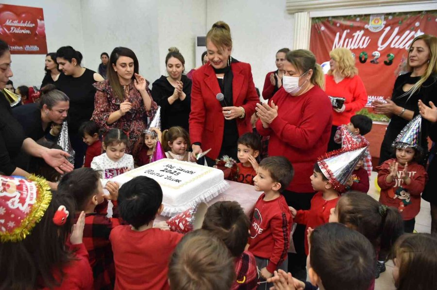 Tarsus’ta Miniklerden Yeni Yıl Partisi