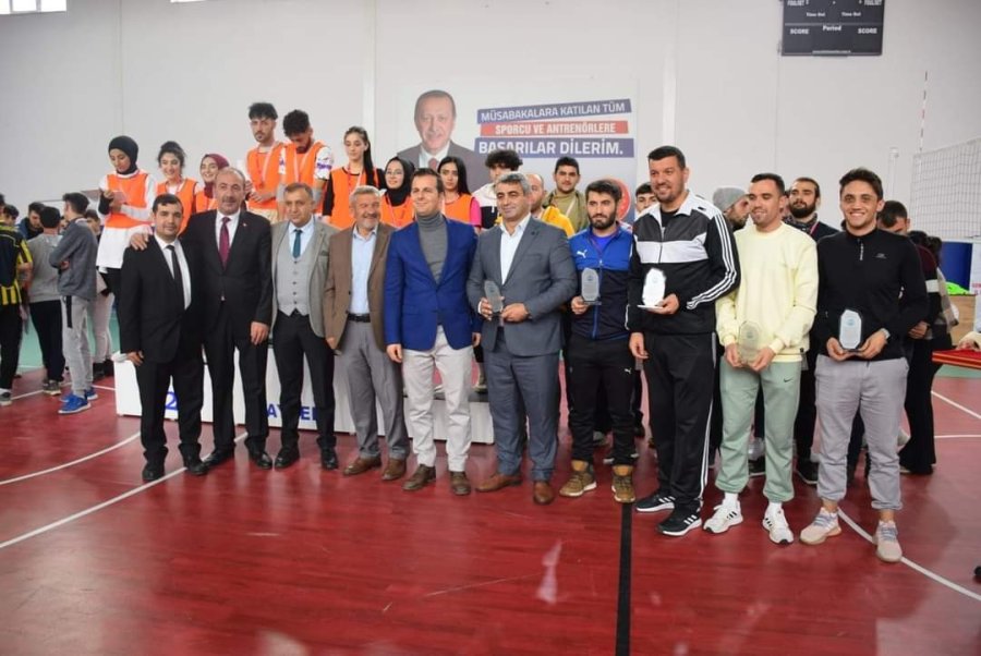Tomarza Kaymakamlık Voleybol Turnuvası Sona Erdi