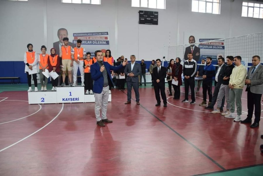 Tomarza Kaymakamlık Voleybol Turnuvası Sona Erdi