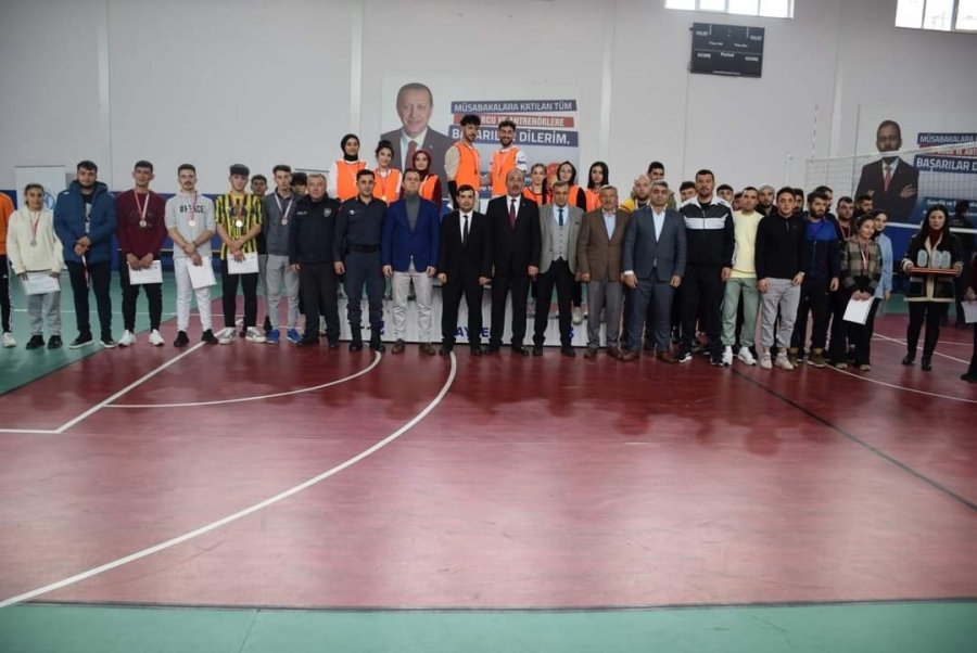 Tomarza Kaymakamlık Voleybol Turnuvası Sona Erdi