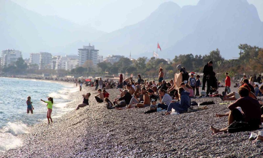 Dünyaca Ünlü Sahilde Yılın Son Yoğunluğu