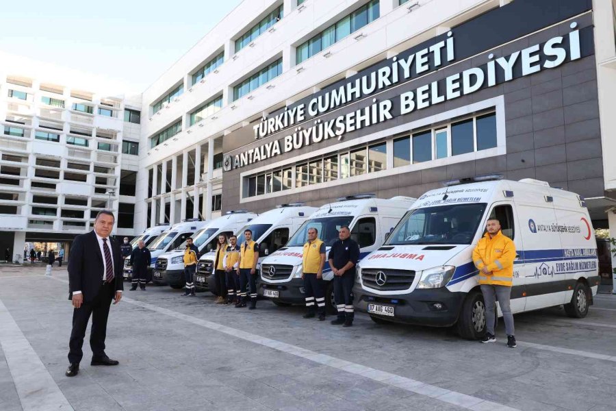 Büyükşehir Belediyesi Bünyesine 2 Yeni Hasta Nakil Ambulansı Kattı