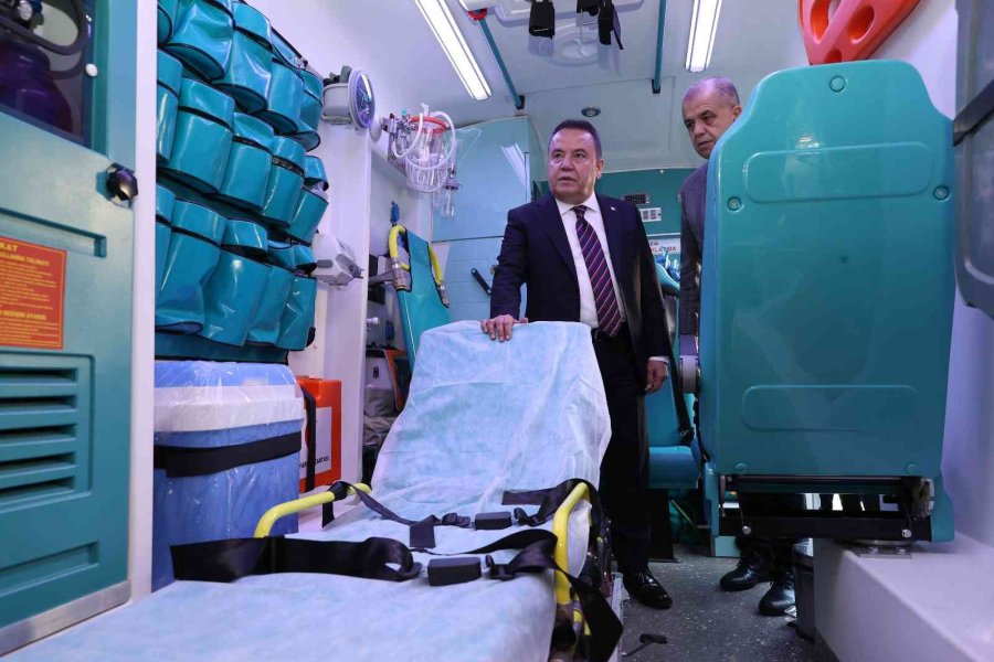 Büyükşehir Belediyesi Bünyesine 2 Yeni Hasta Nakil Ambulansı Kattı