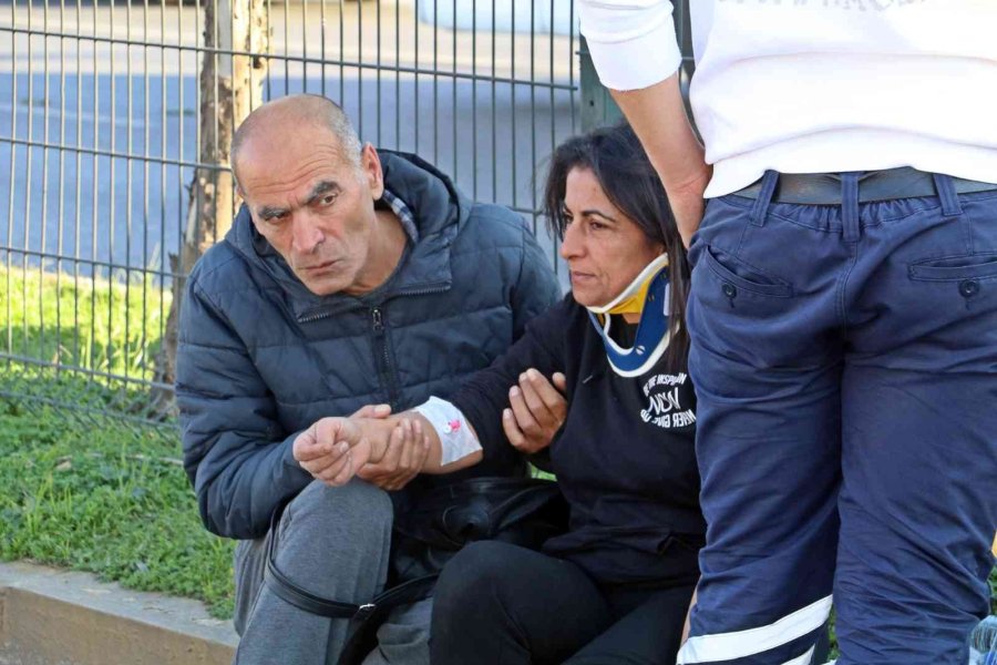 Hurdaya Dönüp 3 Yaralının Çıktığı Otomobilden Sıyrık Dahi Almadan Kurtuldu