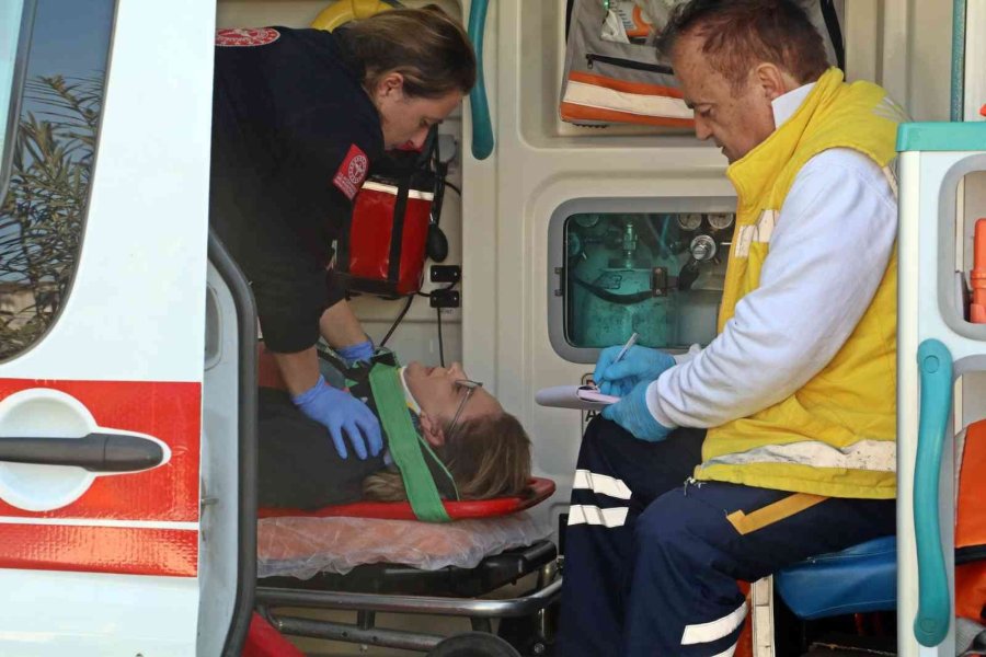 Hurdaya Dönüp 3 Yaralının Çıktığı Otomobilden Sıyrık Dahi Almadan Kurtuldu