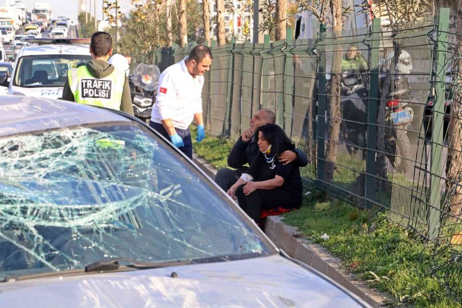 Hurdaya Dönüp 3 Yaralının Çıktığı Otomobilden Sıyrık Dahi Almadan Kurtuldu