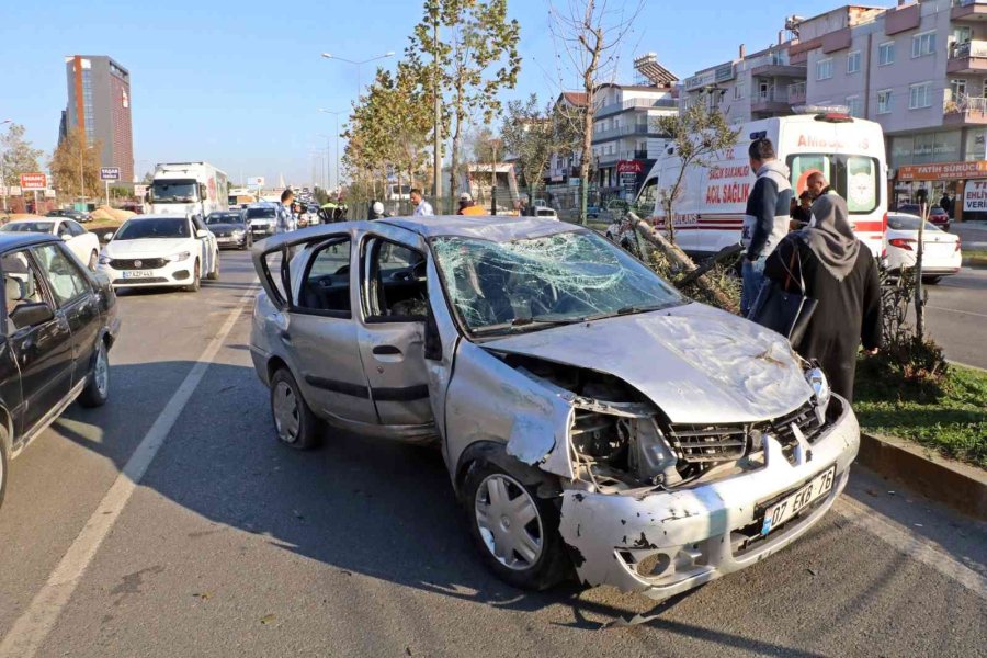 Hurdaya Dönüp 3 Yaralının Çıktığı Otomobilden Sıyrık Dahi Almadan Kurtuldu