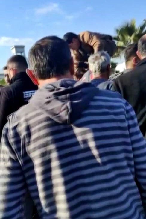 Hurdaya Dönüp 3 Yaralının Çıktığı Otomobilden Sıyrık Dahi Almadan Kurtuldu