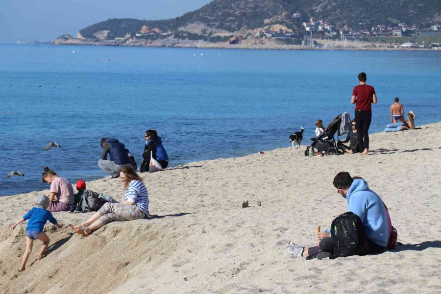 Yılın Son Gününde Alanya’da Sahillerinde Yoğunluk