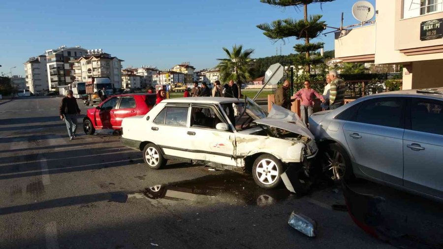 ’dur’ Levhasına Uymayan Otomobil Ortalığı Savaş Alanına Çevirdi:1 Yaralı