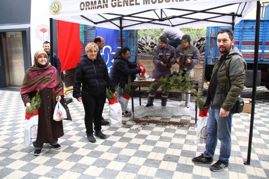 Eskişehir’de “yeni Yıla Ağaç Keserek Değil Fidan Dikerek Girelim” Kampanyası