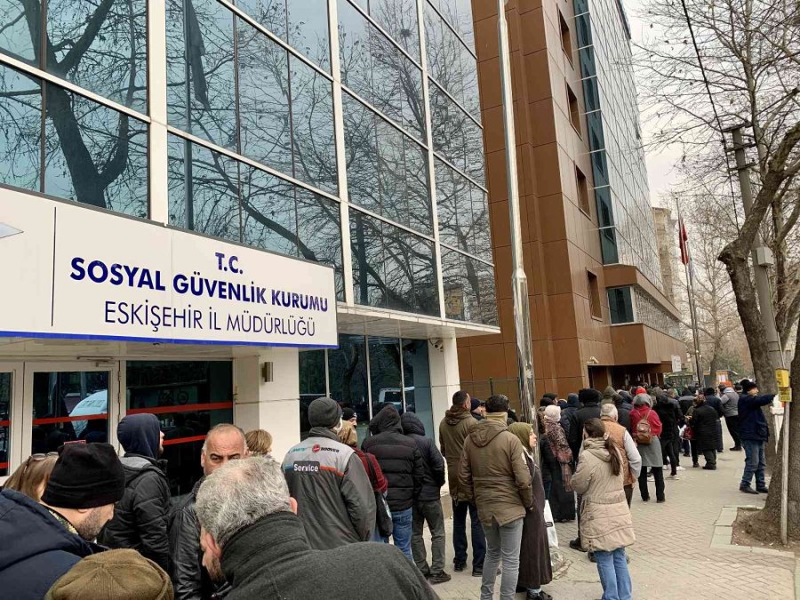 Eskişehir’de Zamsız Borçlanma Kuyruğu Sürüyor