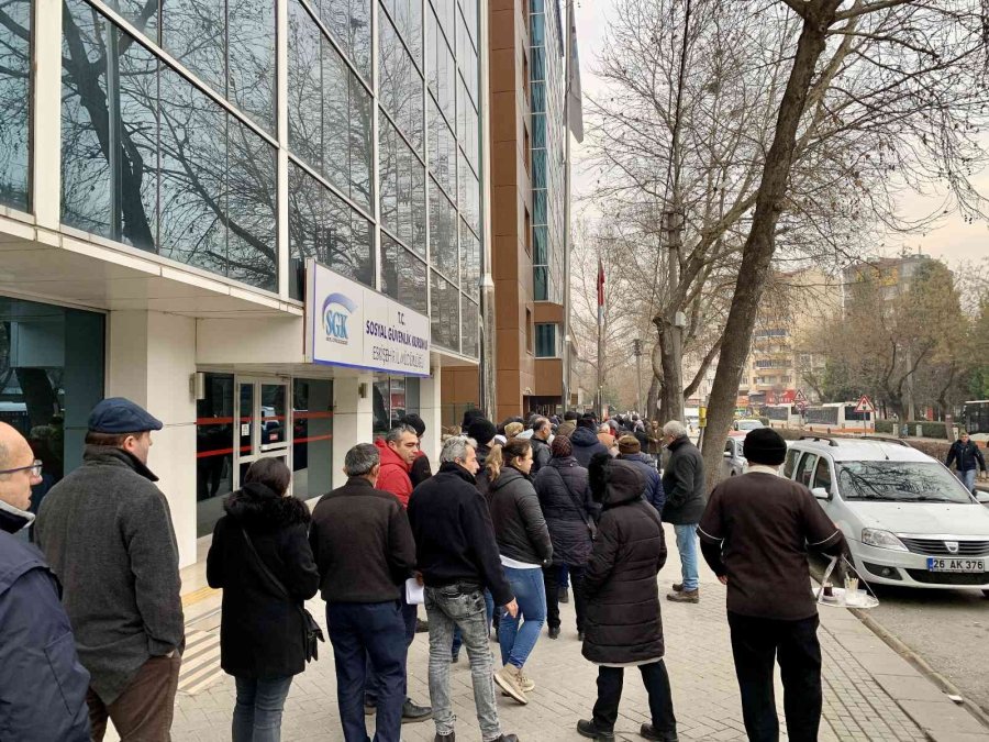 Eskişehir’de Zamsız Borçlanma Kuyruğu Sürüyor