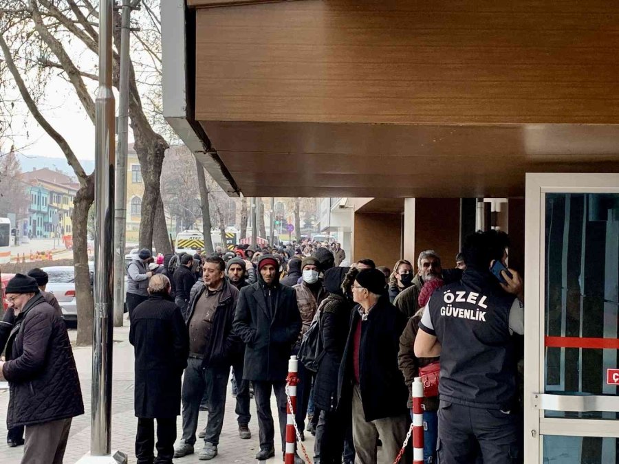 Eskişehir’de Zamsız Borçlanma Kuyruğu Sürüyor
