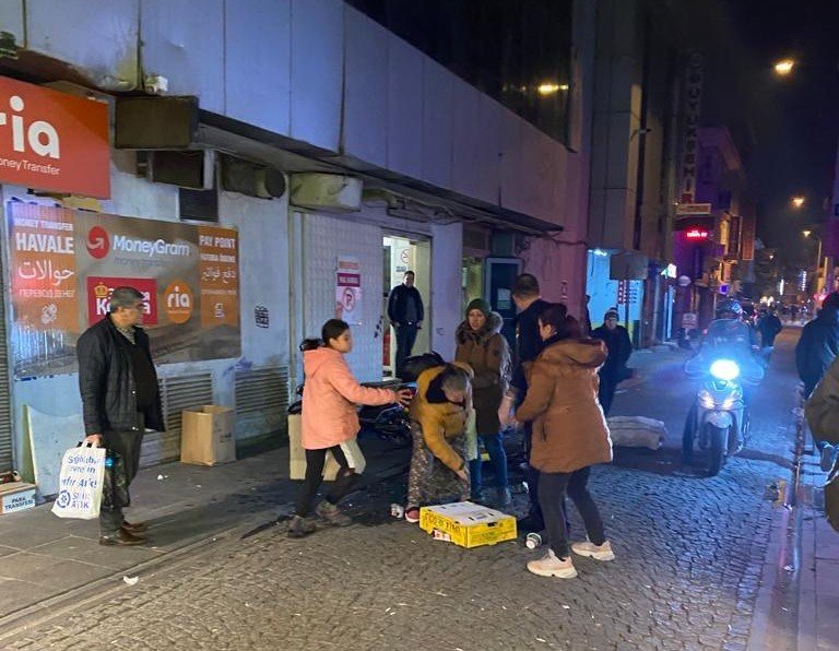 İki Grup Arasında Çıkan Kavgayı Yoldan Geçenler Ayırdı