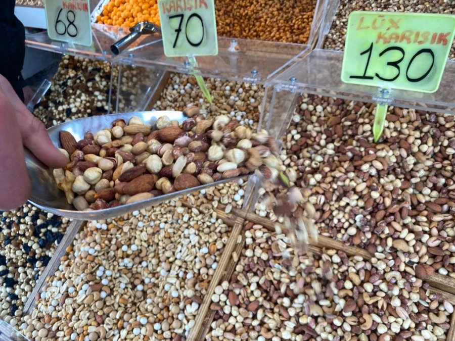 Yılbaşında Kimi İşlere Yetişemiyor Kimi De Geçim Derdinde