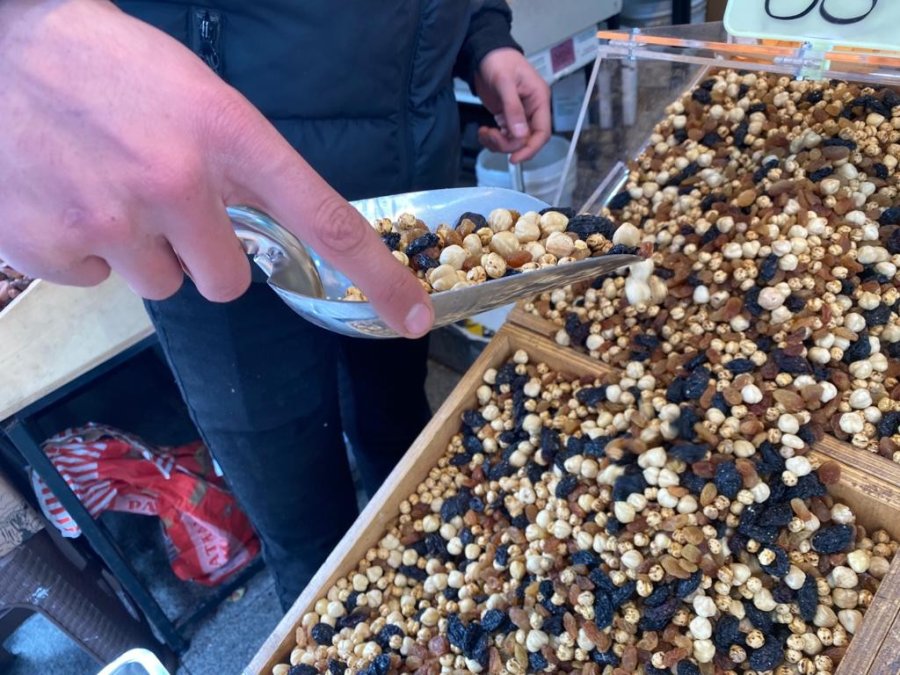 Yılbaşında Kimi İşlere Yetişemiyor Kimi De Geçim Derdinde