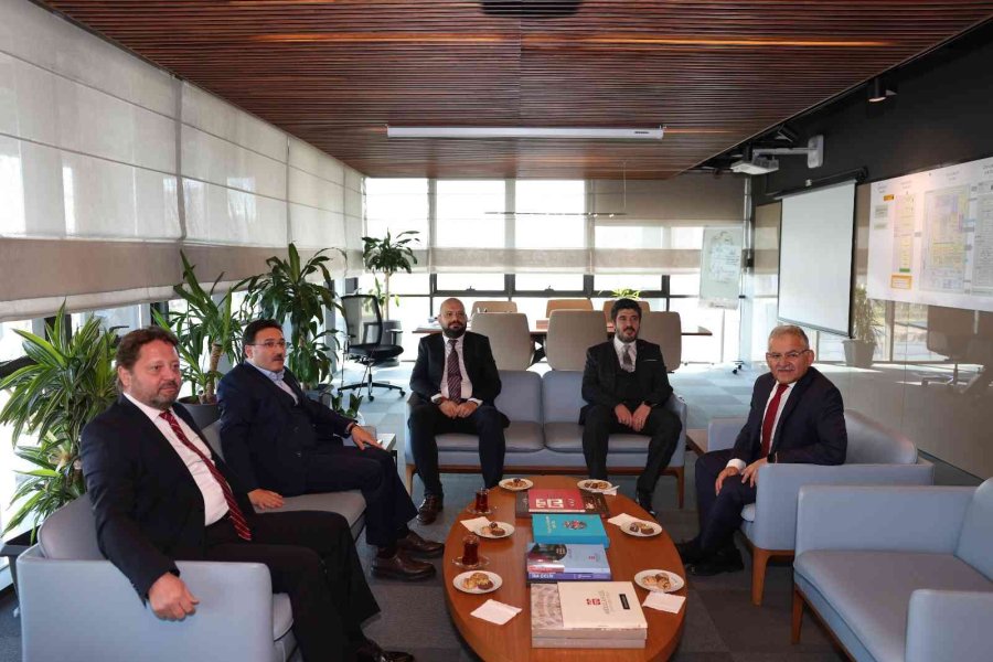 Başkan Büyükkılıç İle Vali Çiçek, Agü’de Teknofest Gençliğiyle Buluştu