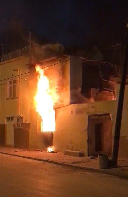 Soba Yakmak İsterken Evini Yaktı