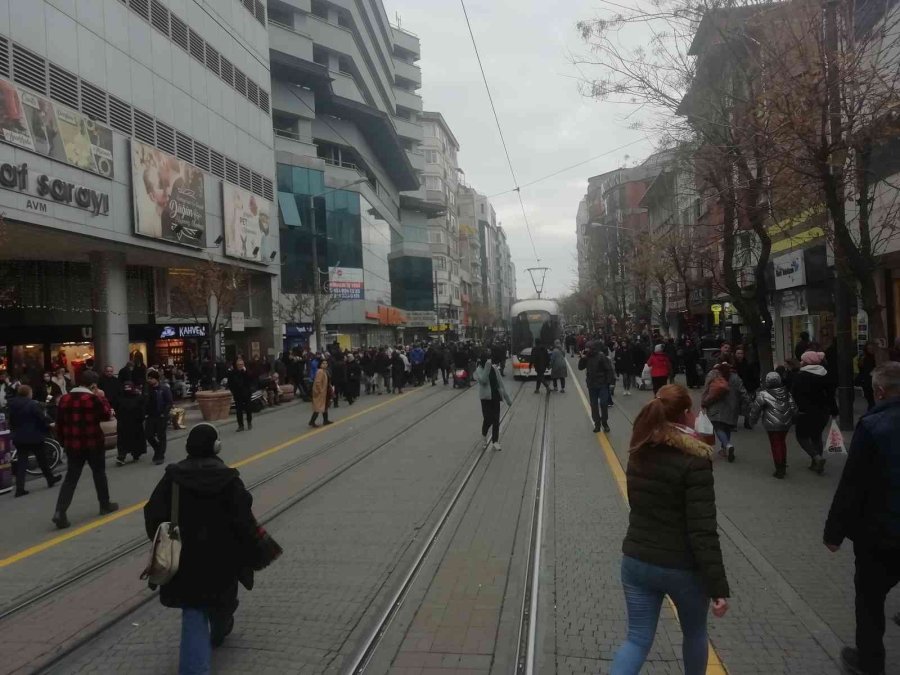 Çarşıda Yılbaşı Kalabalığı