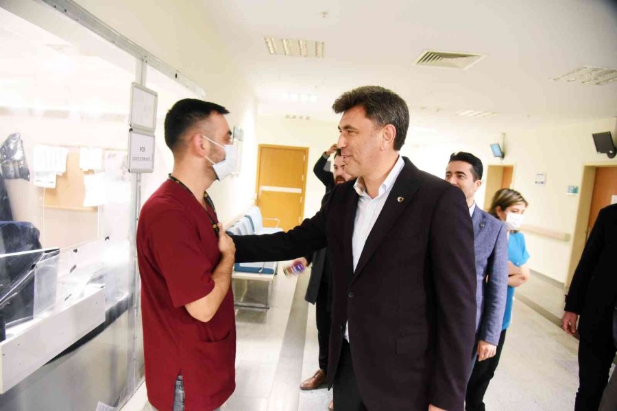 Ak Parti İl Başkanı Çalışkan’dan Sağlık Personeli Ve Emniyet Güçlerine Yeni Yıl Ziyareti