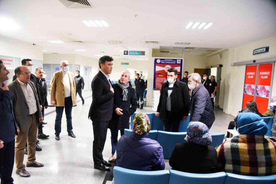 Ak Parti İl Başkanı Çalışkan’dan Sağlık Personeli Ve Emniyet Güçlerine Yeni Yıl Ziyareti