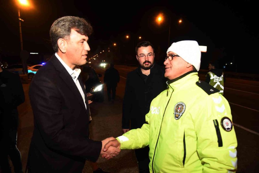 Ak Parti İl Başkanı Çalışkan’dan Sağlık Personeli Ve Emniyet Güçlerine Yeni Yıl Ziyareti