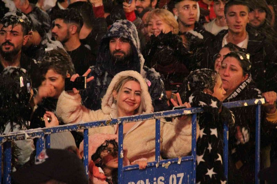 Antalya 2023’e Yapay Kar Yağışı Altında Girdi