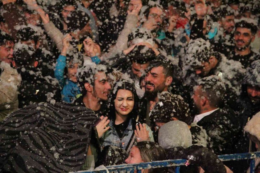 Antalya 2023’e Yapay Kar Yağışı Altında Girdi