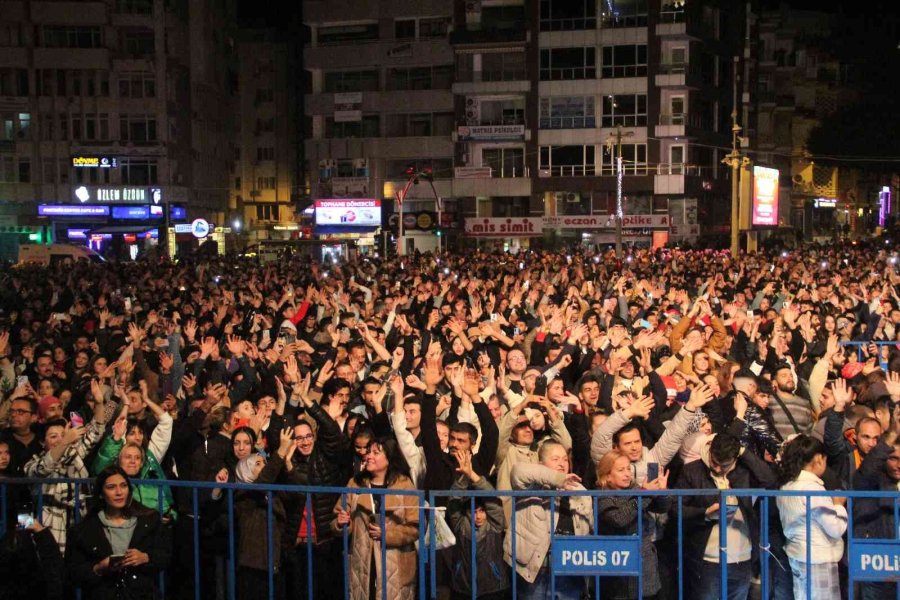 Antalya 2023’e Yapay Kar Yağışı Altında Girdi