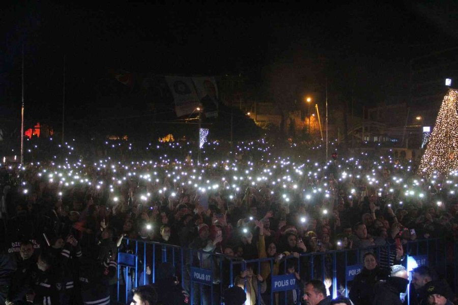 Antalya 2023’e Yapay Kar Yağışı Altında Girdi