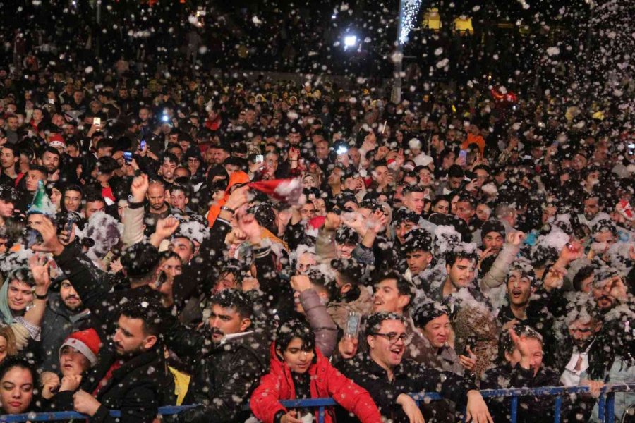 Antalya 2023’e Yapay Kar Yağışı Altında Girdi