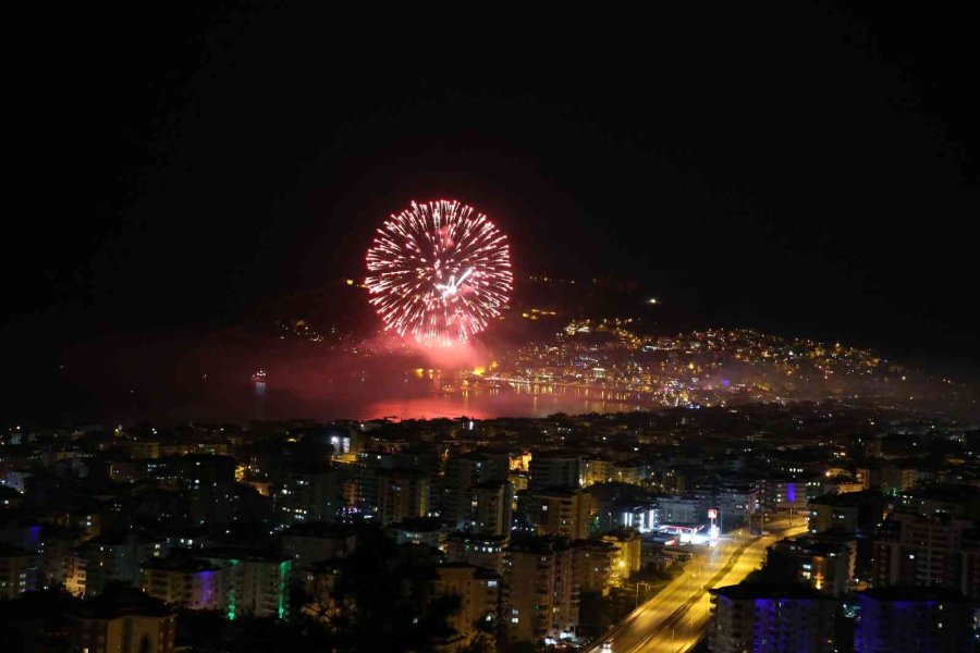 Alanya’da Yeni Yıl Coşkusu