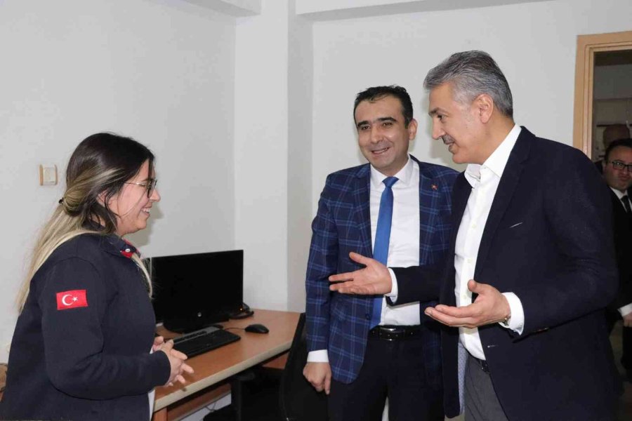 Karaman Valisi Akkoyun Görev Başındaki Personelin Yeni Yılını Kutladı