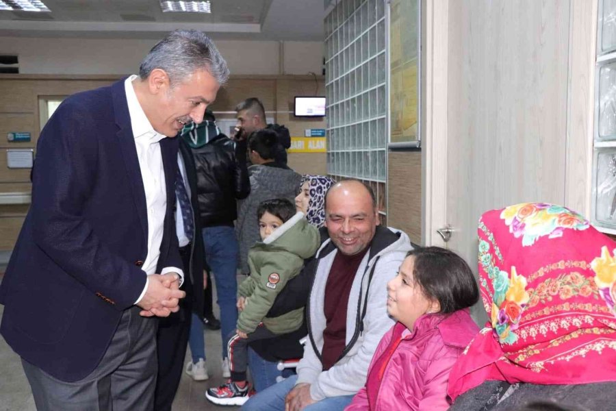 Karaman Valisi Akkoyun Görev Başındaki Personelin Yeni Yılını Kutladı