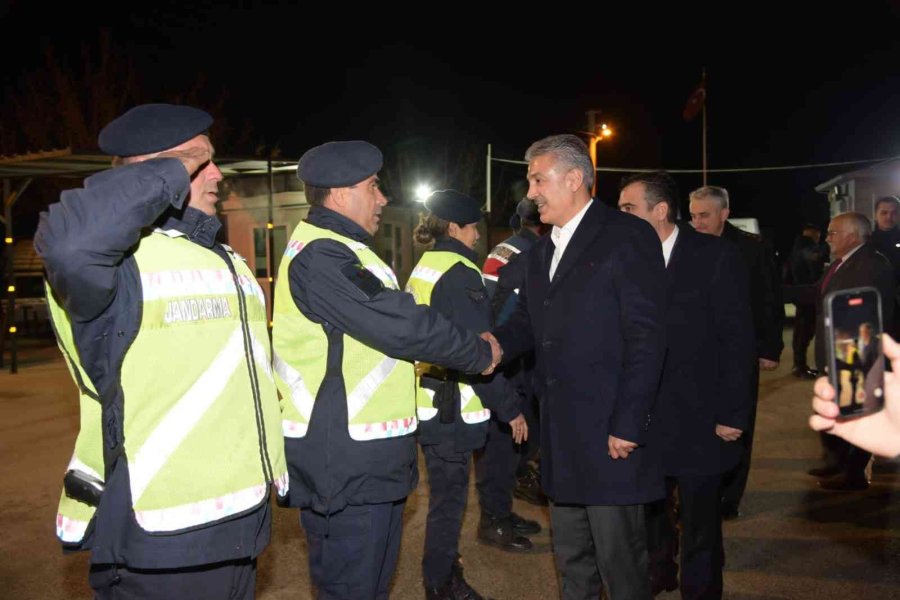 Karaman Valisi Akkoyun Görev Başındaki Personelin Yeni Yılını Kutladı