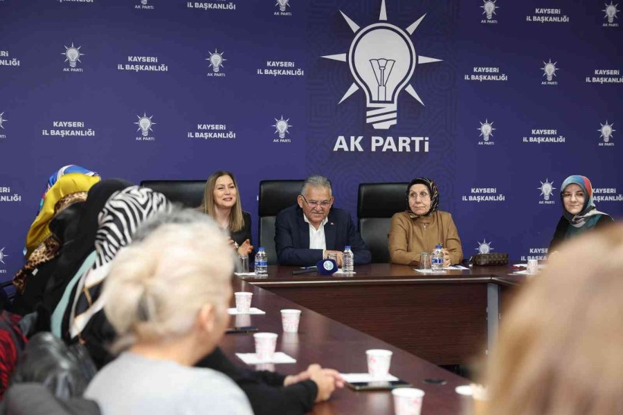 Büyükkılıç, Ak Parti Kayseri İl Kadın Kolları Üyeleri İle İstişare Toplantısı Gerçekleştirdi
